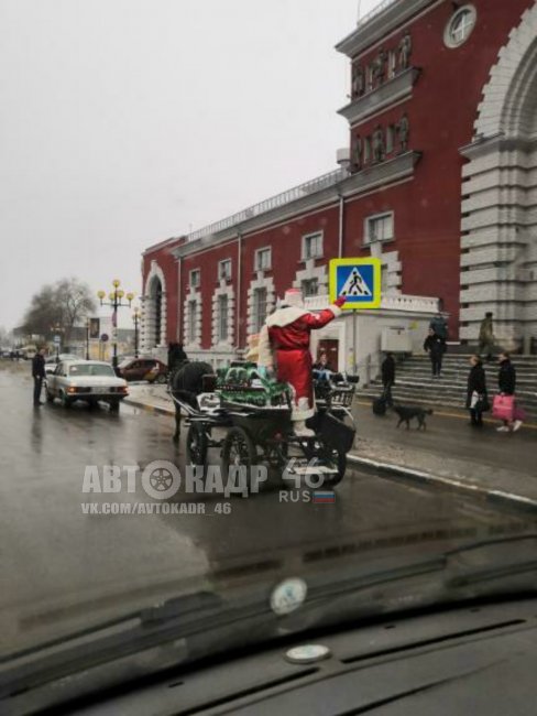 У курского вокзала стою. Курский вокзал. Курску айетиль. У Курского вокзала стою на берегу.