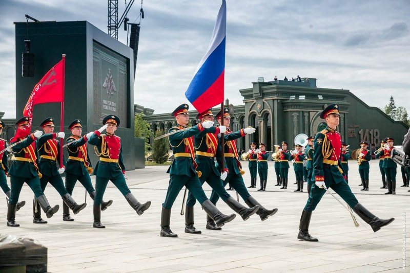 Фото выноса знамени победы