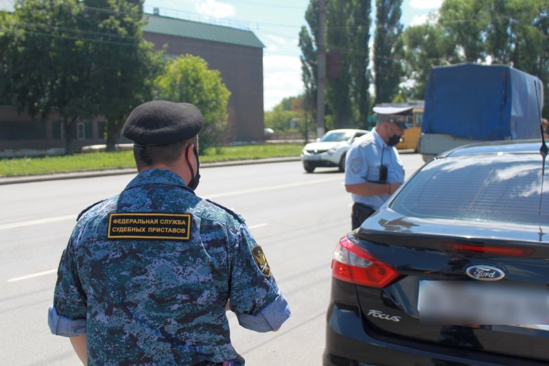 Приставы курской. УГИБДД УМВД России по Курской области автомобиль. Приставы задержали. Рейд ГИБДД июль.