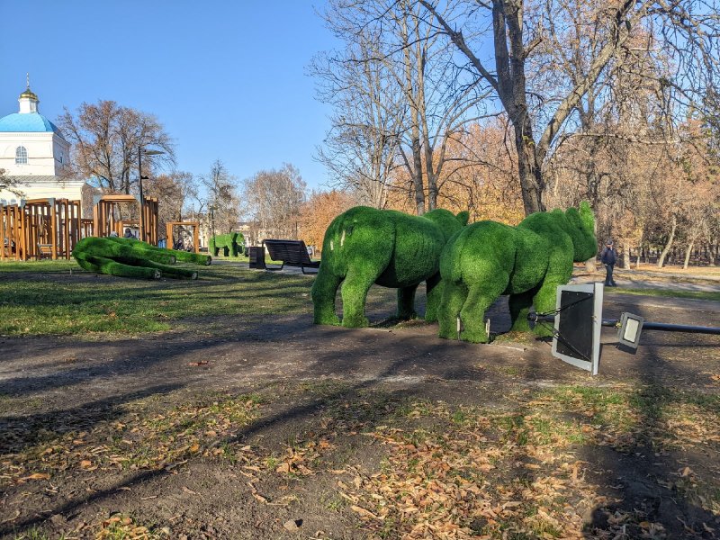 Парк дзержинского курск фото В Курске в парке Дзержинского упали топиарный жираф и светильник " 46ТВ Курское 