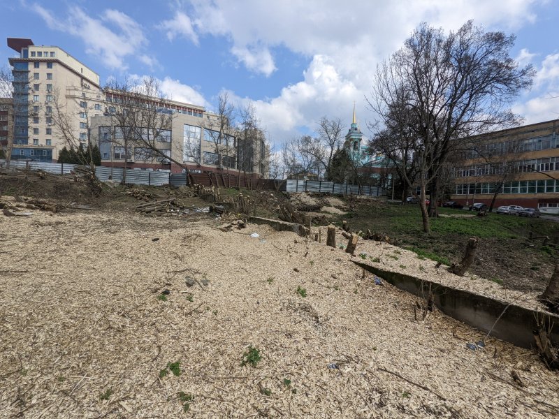 Строимся на пустыре. Курская пустырь. Пустырь посреди благоустройства. Площадь Дзержинского. Пустырь земли фото.