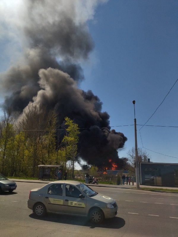 Пожар на дериглазова в курске. Пожар в Курске. Дым пожар. Сильный пожар в Курске. Взрыв в Курске.