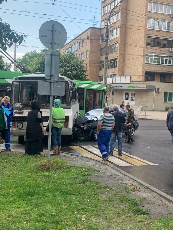 В Курске в ДТП с ПАЗом на Радищева ранен 23-летний водитель Фольксвагена » 46ТВ Курское Интернет Телевидение