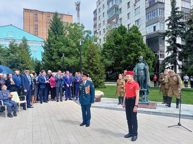 Курск открытие. Торжественное открытие памятника. Памятник сынам полков Курск. Памятник сынам полка Курск. Курская война памятник.