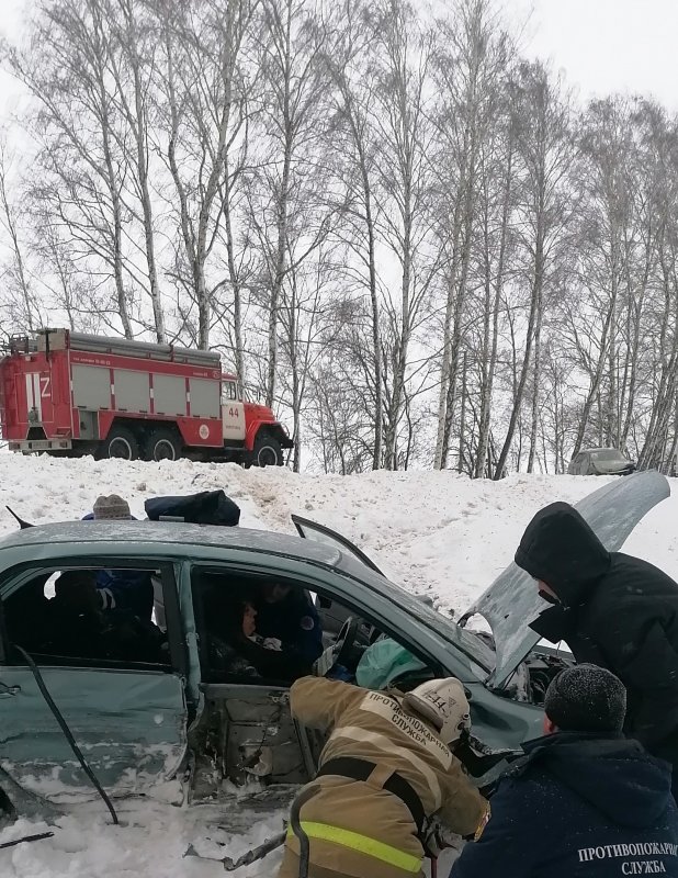 В Курской области в жестком ДТП погибла пенсионерка, ранены 2 женщины