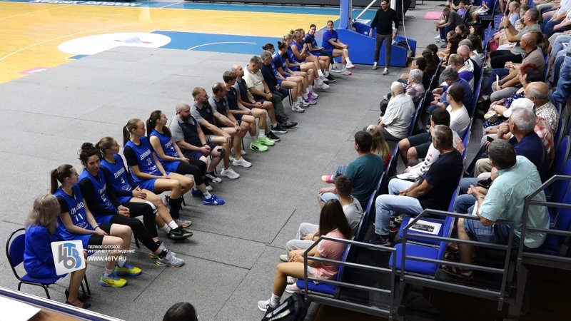 Тепло, уютно, по-семейному: курское Динамо встретилось с болельщиками