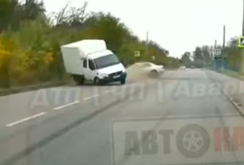 В Курске меткий кульбит Ниссана на Союзной попал на видео