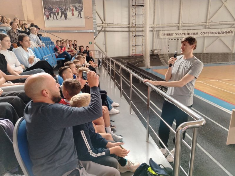 35 очков и макароны с курицей: Андрей Кириленко посетил Железногорск