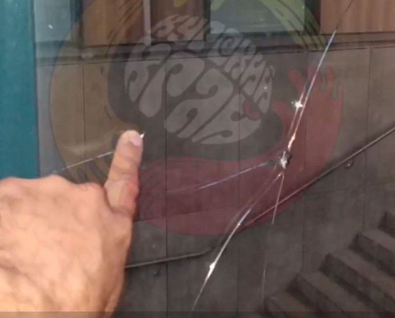 В Курске вандалы побили стекла в подземном переходе у реки Сейм