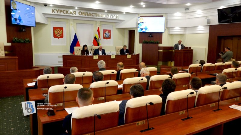 Комитет Курской облдумы выслушал отчет врио министра ЖКХ Мулевина