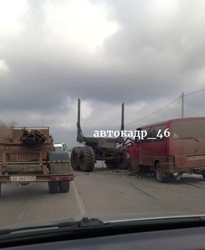 Под Курском отцепившийся от тягача прицеп спровоцировал массовое ДТП