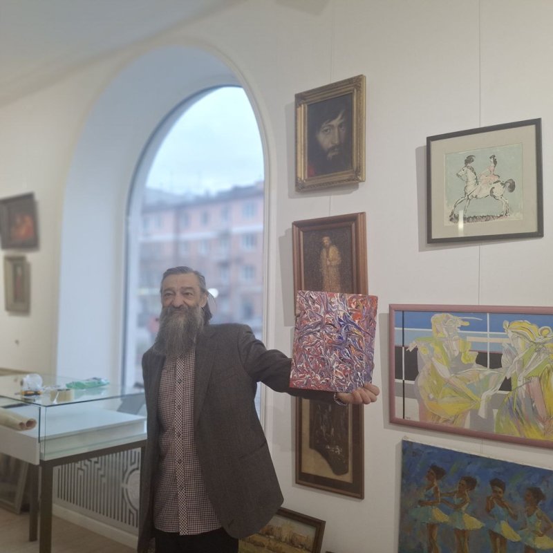 В Курске в выставку-воспоминание вошли лучшие работы галереи АЯ за 30 лет