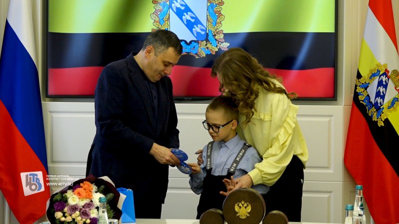 Елка желаний в действии: Хинштейн исполнил 3 детские мечты