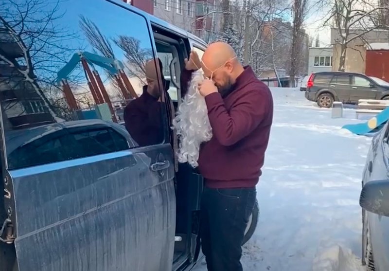 Глава Курска Евгений Маслов на 1 день стал Дедом Морозом