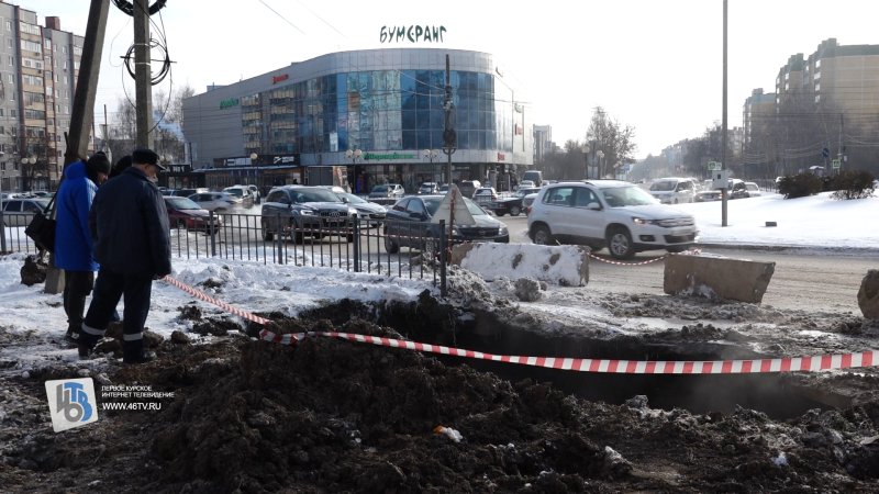 Конец канализации: в Курске обрушился колодец