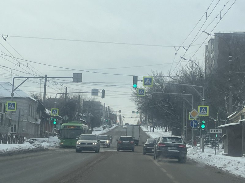 Курск обставили столбами и обвесили светофорами