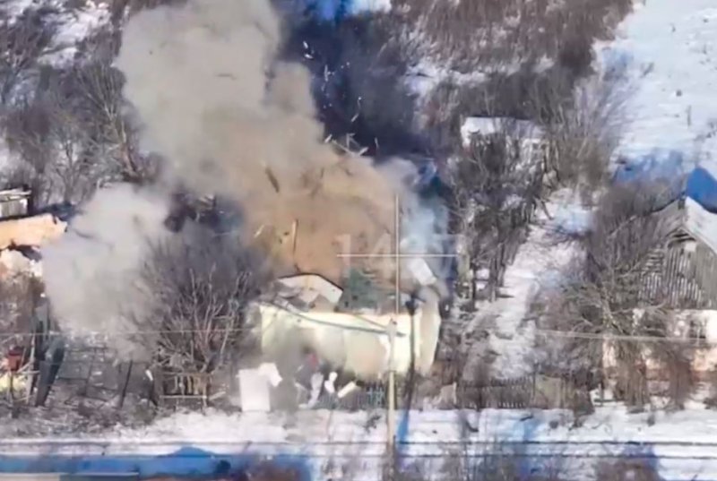 ВС РФ кошмарят укрывшихся рядом с курским Тёткино боевиков ВСУ