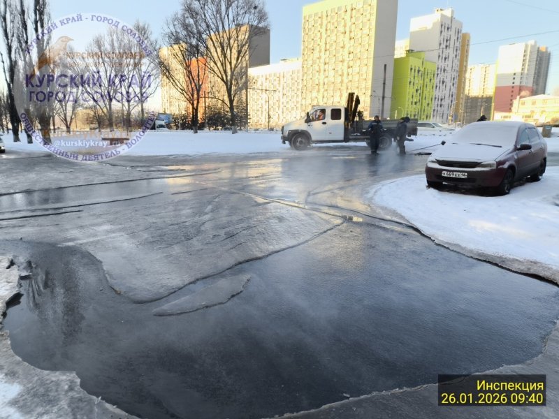 Из-за початков кукурузы: в Курске на Энгельса протекла канализация