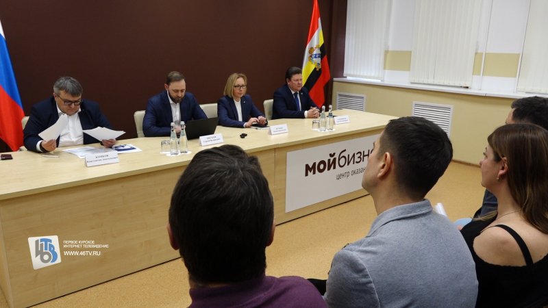 Цифровизация и инновации: замминистра цифрового развития РФ прибыл в Курск