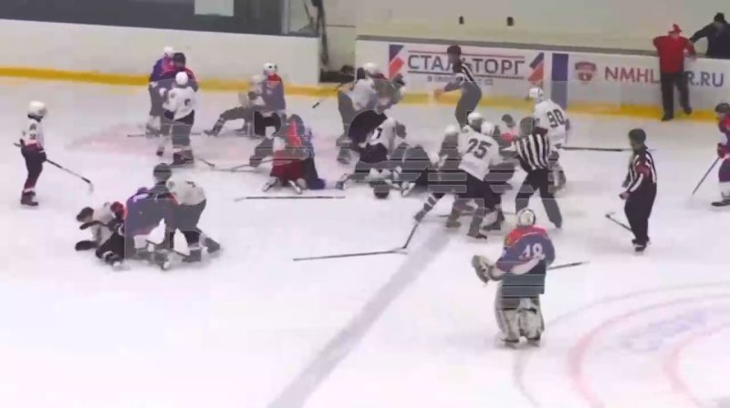 Курск vs Липецк: массовая драка на юношеском первенстве ЦФО по хоккею