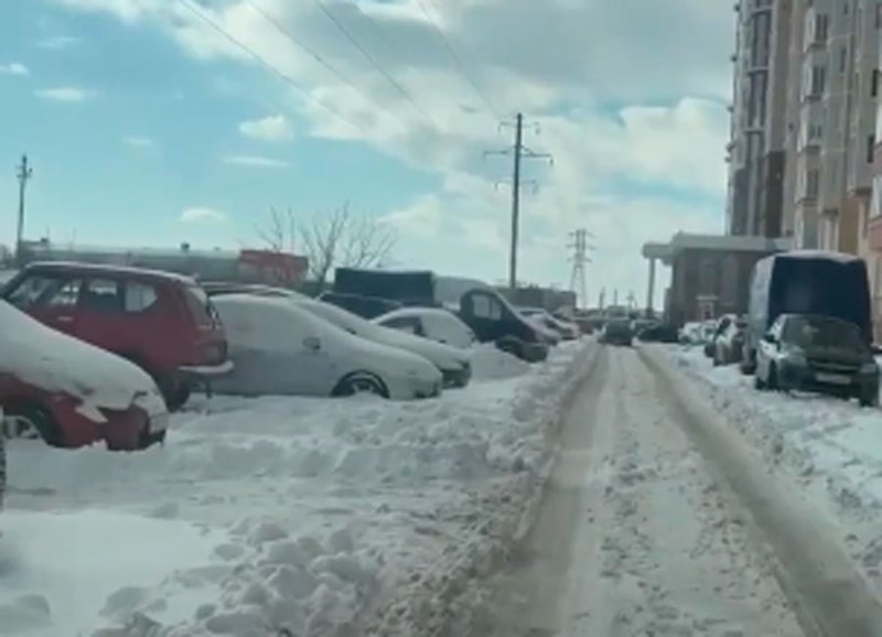 Глава Курска выехал в засыпанные снегом дворы пр. Дериглазова