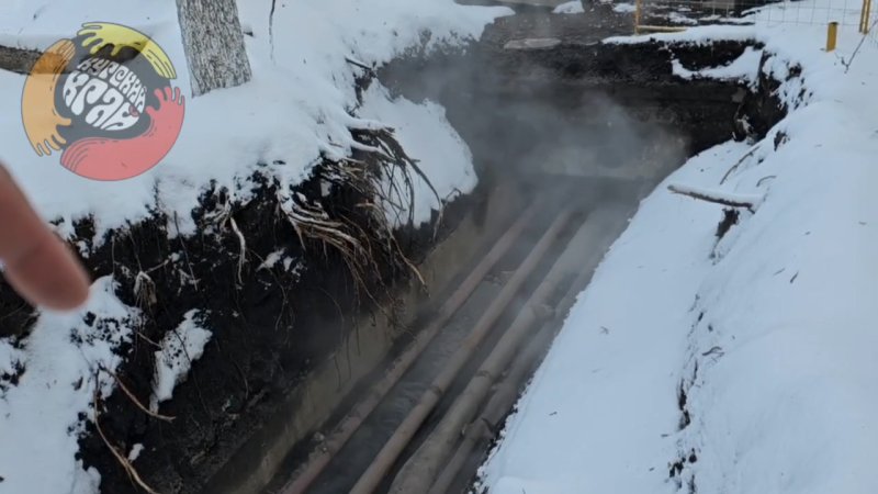 Ямы, трубы, пар и вонь: в Курске на Энергетиков двор усеян разрытиями