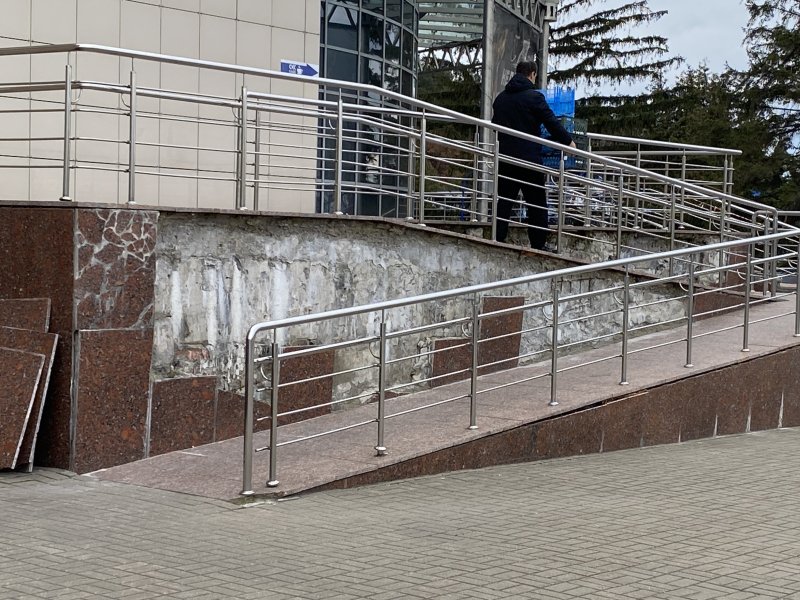 В Курске готовят к ремонту обветшавшие лестницы СКК