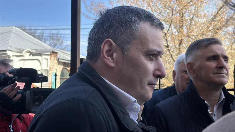 Хинштейн побывал на месте падения беспилотника ВСУ в центре Курска