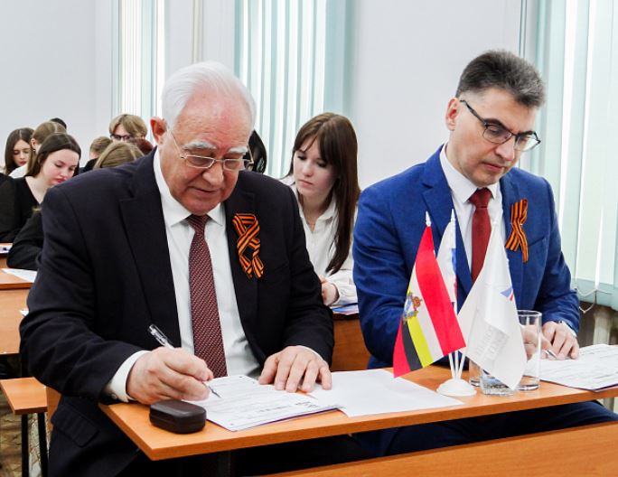 Жители региона отвечали на вопросы диктанта на самых разных площадках