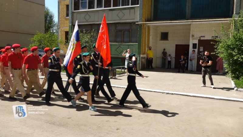 Парад для героя: в Курске у дома ветерана ВОВ устроили праздник