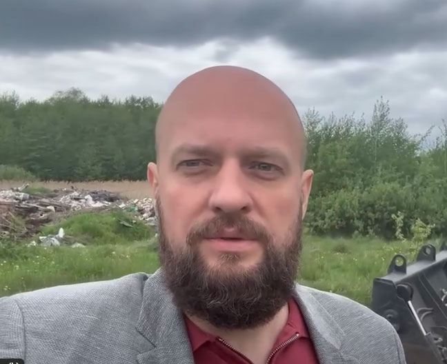 Глава Курска записал видео с места уборки стихийной свалки