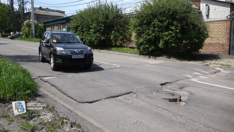 В Курске разбитая дорога на Большевиков 7 лет не может избавиться от ям