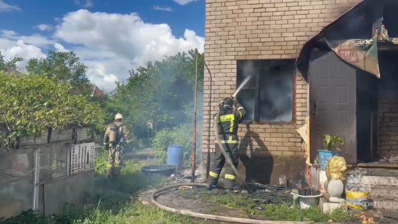 В ЦАО Курска потушили пожар в 2-этажном доме
