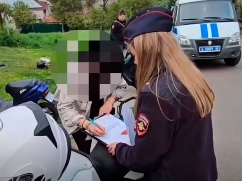 В Курске полиция завершила гонки на скутерах двух братьев 12 и 14 лет