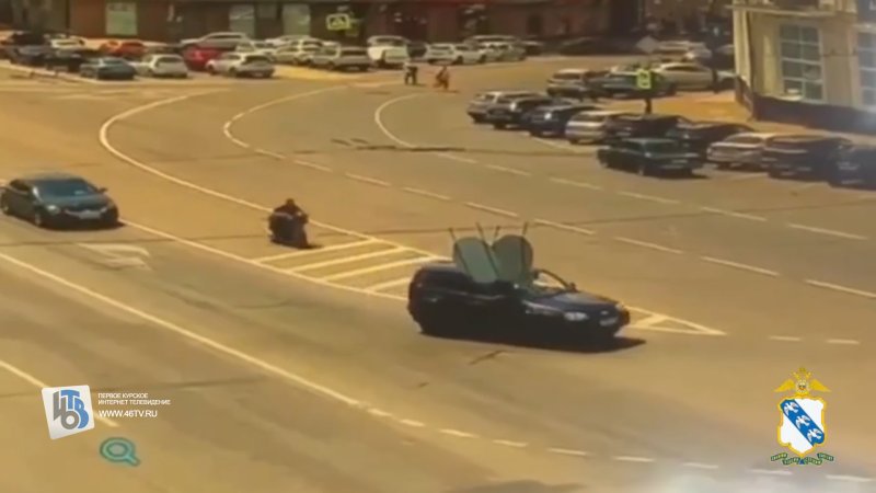 Появилось видео момента ДТП с мотоциклистом на Красной площади Курска