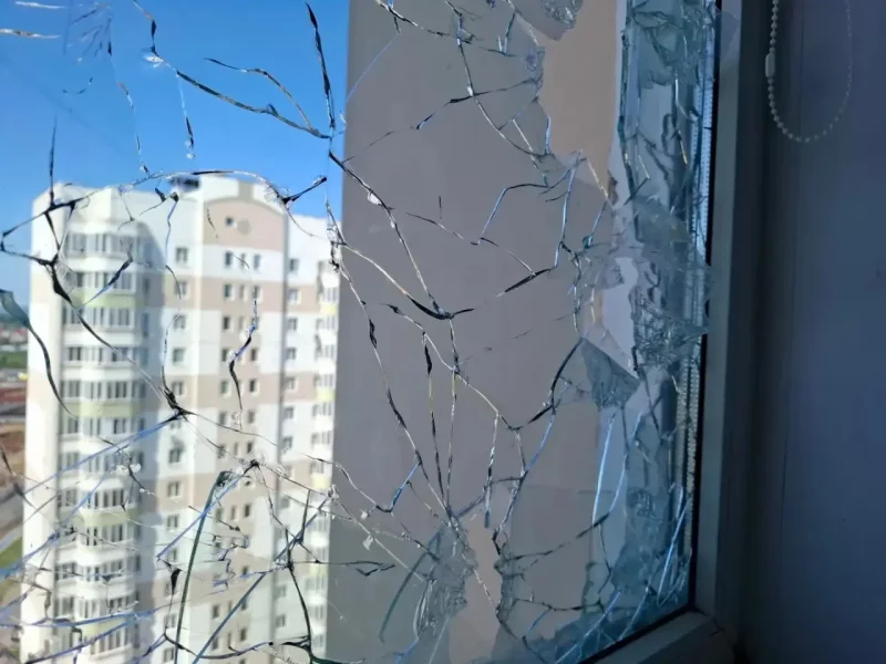 Ночная атака ВСУ: в Курске пострадали 5 домов, 16 автомобилей и 7 квартир