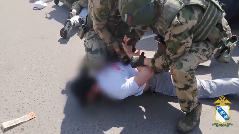 Вернуть 1 миллион: в Курске силовики задержали вымогателей