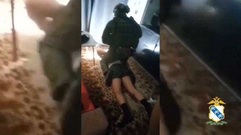 Курские силовики уложили на пол присвоившего госденьги общественника