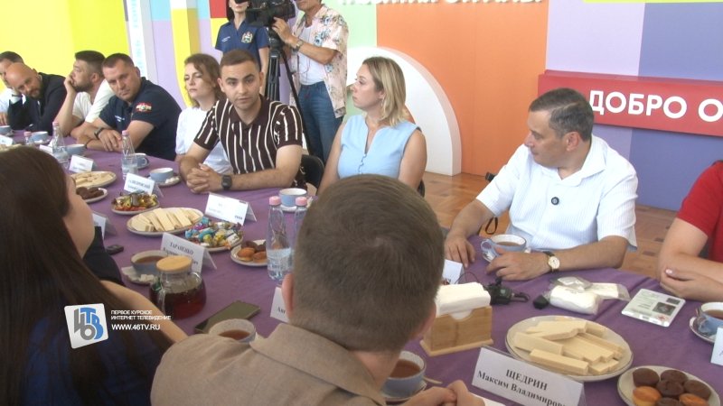 Они помогали приграничью: Хинштейн встретился с курскими волонтерами