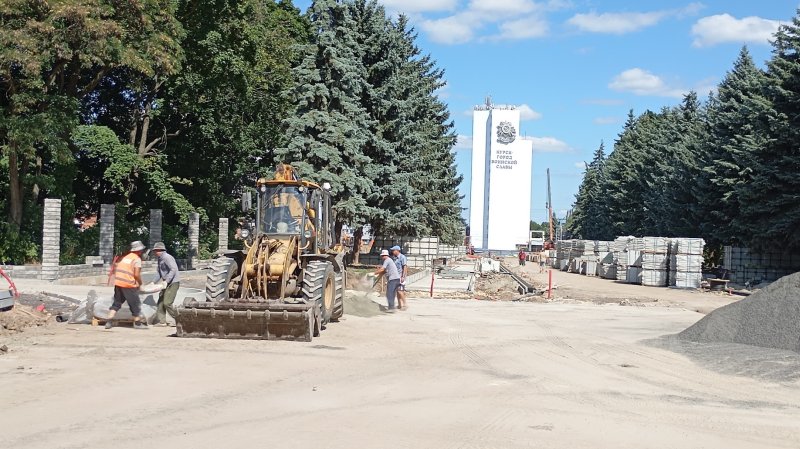 Куряне опасаются срыва срока ремонта главной аллеи мемориала Памяти Павших