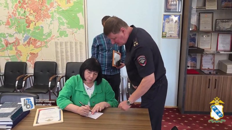 Новый паспорт вместо залитого кровью выдали спасшей полицейского курянке