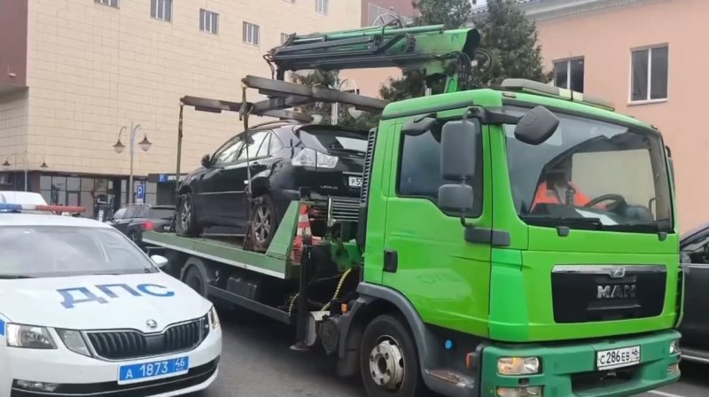 Эвакуация: в Курске убрали с улиц 70 неправильно припаркованных авто
