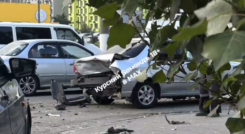 В Курске в очереди на АЗС на Энгельса столкнулись 10 автомобилей